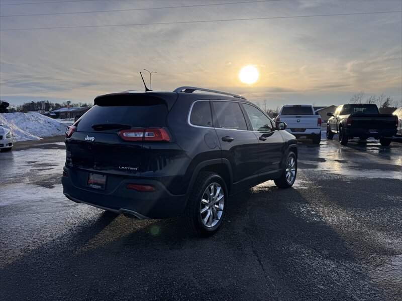 2015 Jeep Cherokee Limited - Photo 4 - Brainerd, MN 56401