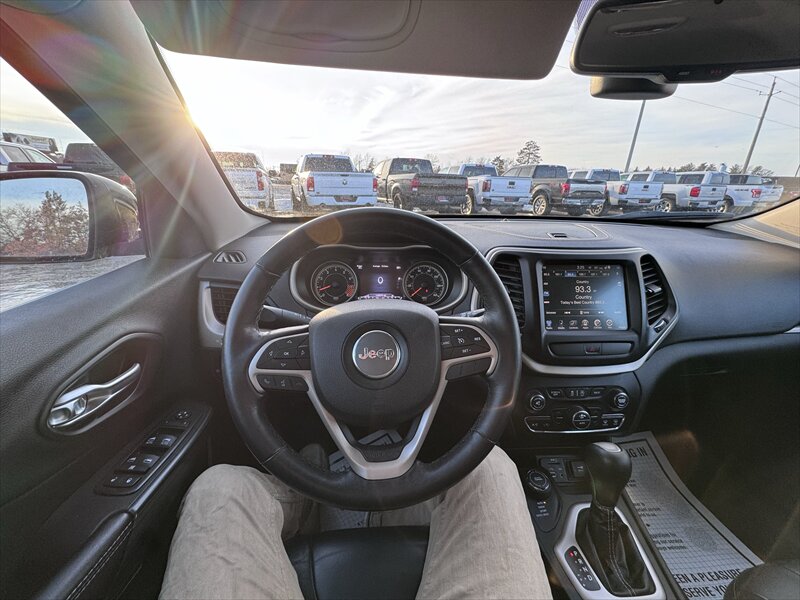 2015 Jeep Cherokee Limited - Photo 9 - Brainerd, MN 56401