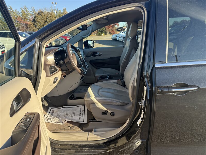 2018 Chrysler Pacifica Touring L - Photo 14 - Brainerd, MN 56401