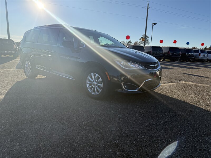 2018 Chrysler Pacifica Touring L - Photo 7 - Brainerd, MN 56401