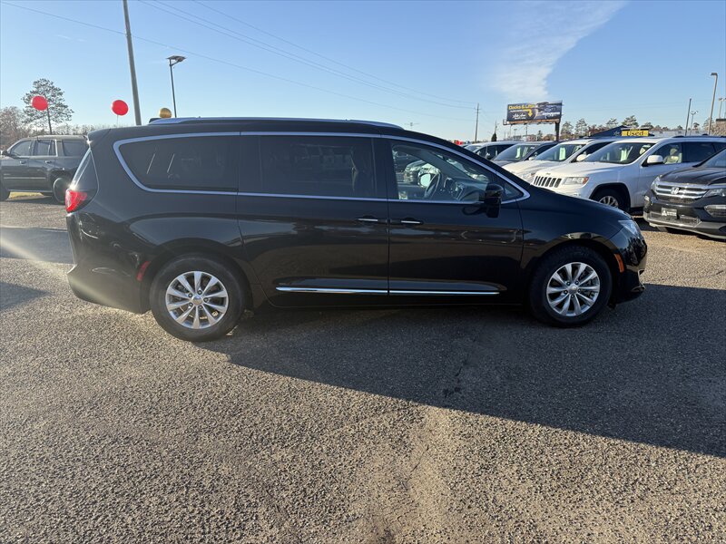 2018 Chrysler Pacifica Touring L - Photo 6 - Brainerd, MN 56401