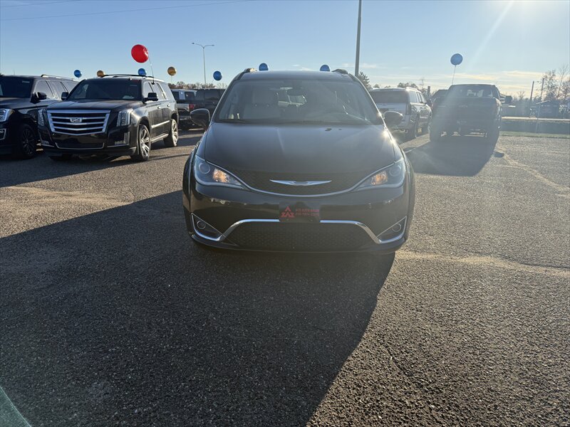 2018 Chrysler Pacifica Touring L - Photo 8 - Brainerd, MN 56401