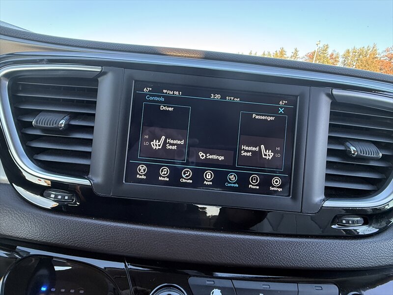 2018 Chrysler Pacifica Touring L - Photo 25 - Brainerd, MN 56401