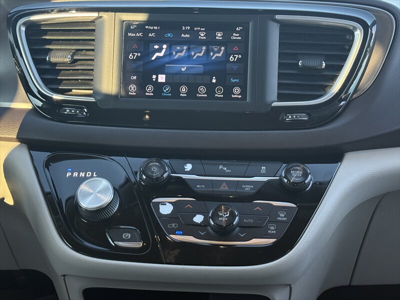 2018 Chrysler Pacifica Touring L - Photo 22 - Brainerd, MN 56401