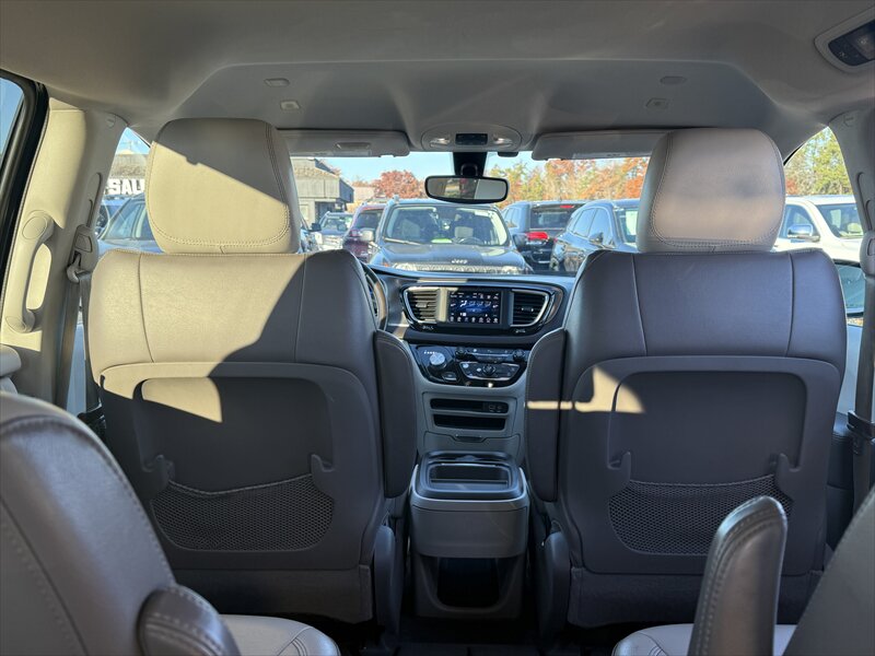 2018 Chrysler Pacifica Touring L - Photo 19 - Brainerd, MN 56401