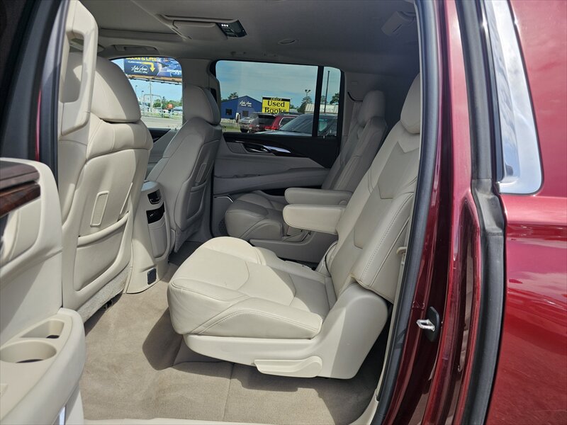 2016 Cadillac Escalade ESV Luxury - Photo 11 - Brainerd, MN 56401