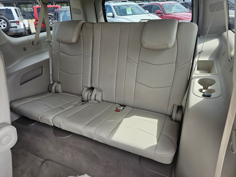2016 Cadillac Escalade ESV Luxury - Photo 10 - Brainerd, MN 56401