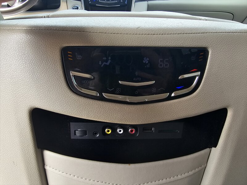 2016 Cadillac Escalade ESV Luxury - Photo 21 - Brainerd, MN 56401