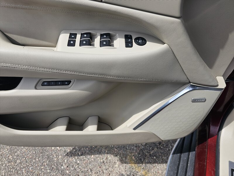 2016 Cadillac Escalade ESV Luxury - Photo 18 - Brainerd, MN 56401