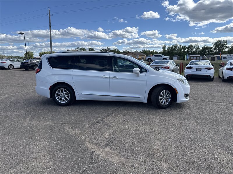 2018 Chrysler Pacifica Touring L - Photo 6 - Brainerd, MN 56401
