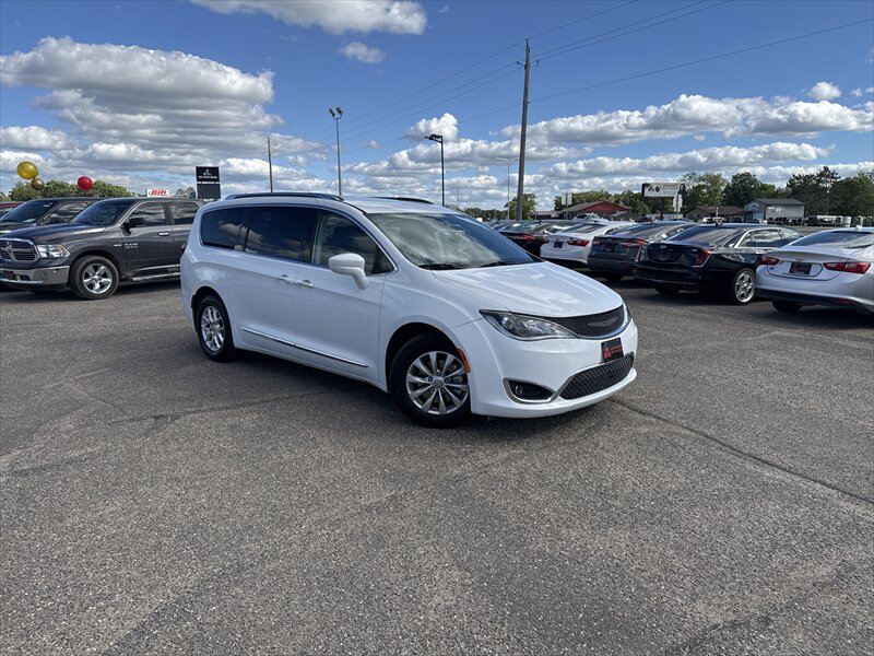 2018 Chrysler Pacifica Touring L - Photo 2 - Brainerd, MN 56401