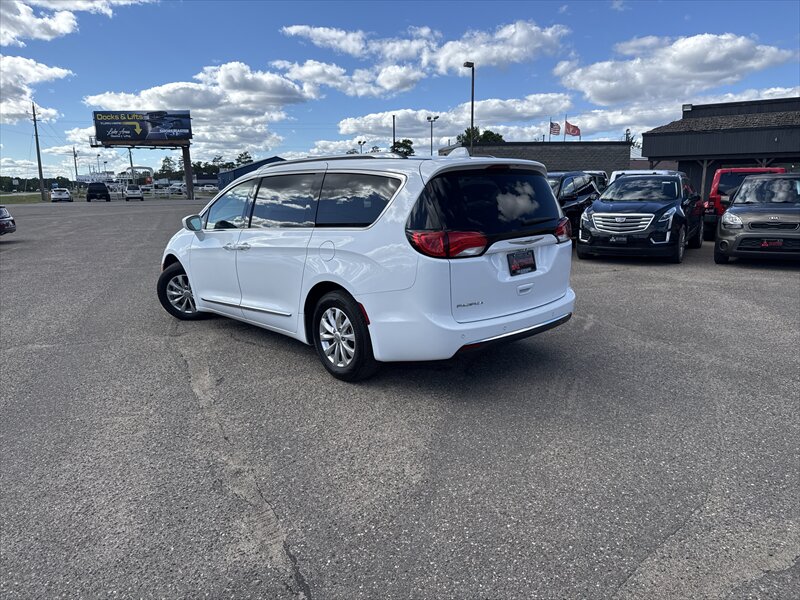 2018 Chrysler Pacifica Touring L - Photo 3 - Brainerd, MN 56401