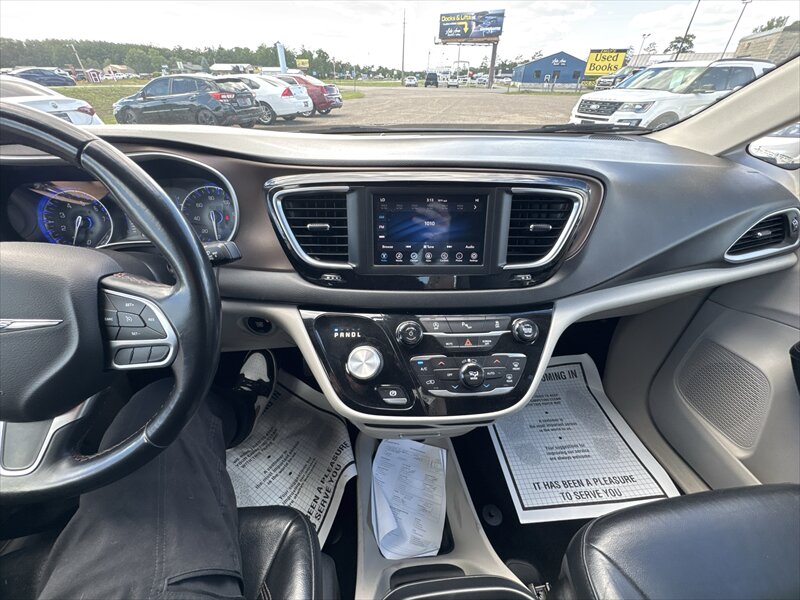 2018 Chrysler Pacifica Touring L - Photo 16 - Brainerd, MN 56401