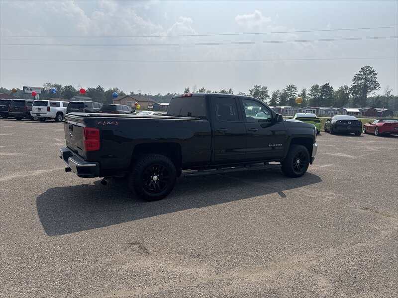 2018 Chevrolet Silverado 1500 LT photo 3