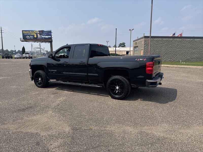 2018 Chevrolet Silverado 1500 LT photo 4