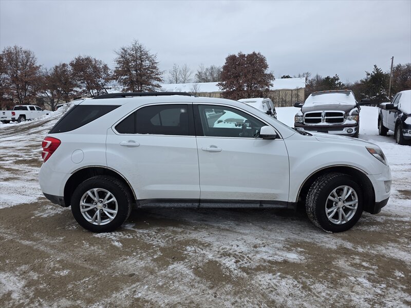 2017 Chevrolet Equinox LT - Photo 8 - Brainerd, MN 56401