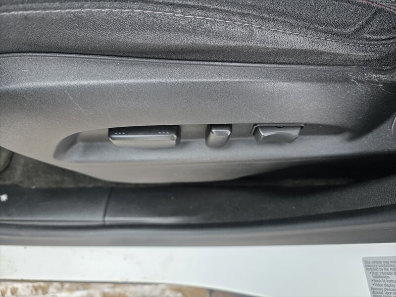 2017 Chevrolet Equinox LT - Photo 11 - Brainerd, MN 56401