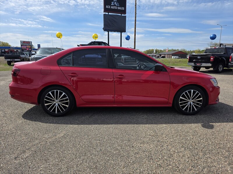 2016 Volkswagen Jetta 1.8T Sport - Photo 6 - Brainerd, MN 56401