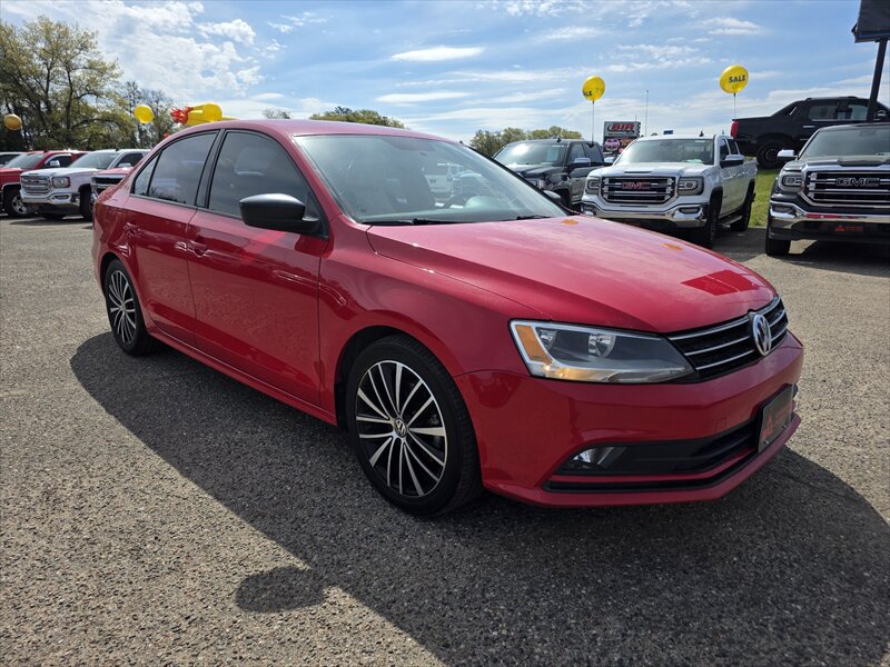 2016 Volkswagen Jetta 1.8T Sport - Photo 2 - Brainerd, MN 56401