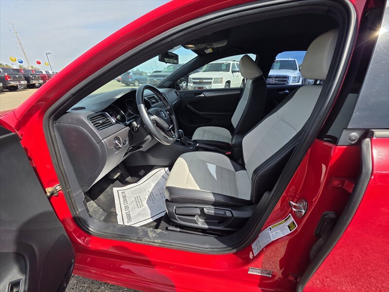 2016 Volkswagen Jetta 1.8T Sport - Photo 11 - Brainerd, MN 56401