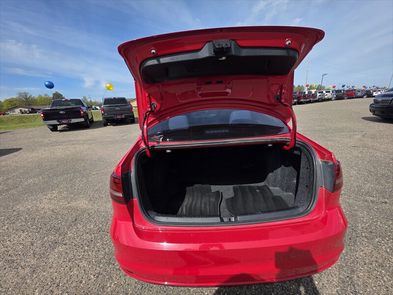 2016 Volkswagen Jetta 1.8T Sport - Photo 7 - Brainerd, MN 56401