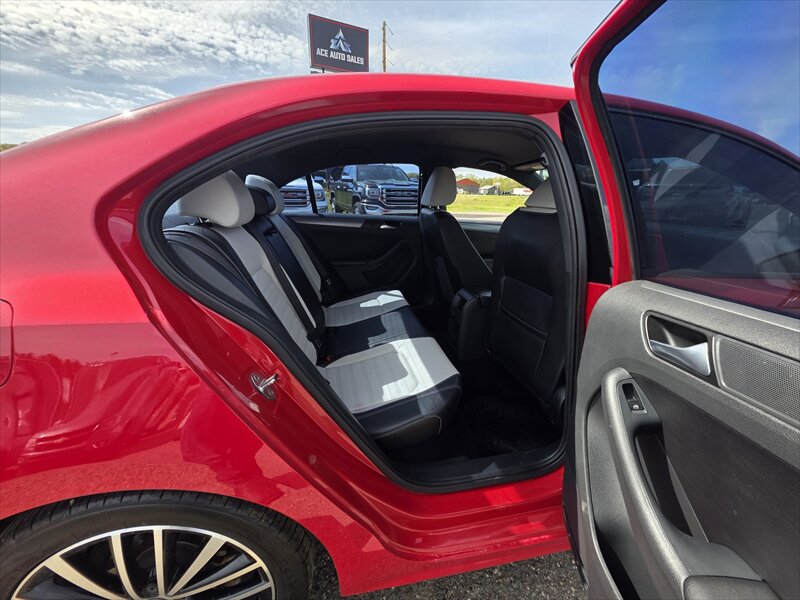 2016 Volkswagen Jetta 1.8T Sport - Photo 8 - Brainerd, MN 56401