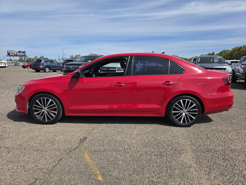 2016 Volkswagen Jetta 1.8T Sport - Photo 5 - Brainerd, MN 56401