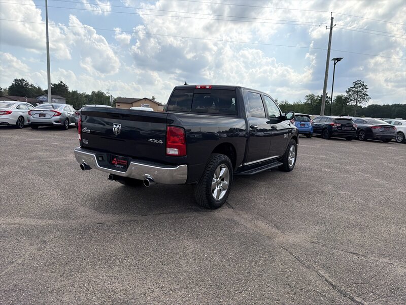 2016 RAM 1500 SLT - Photo 4 - Brainerd, MN 56401