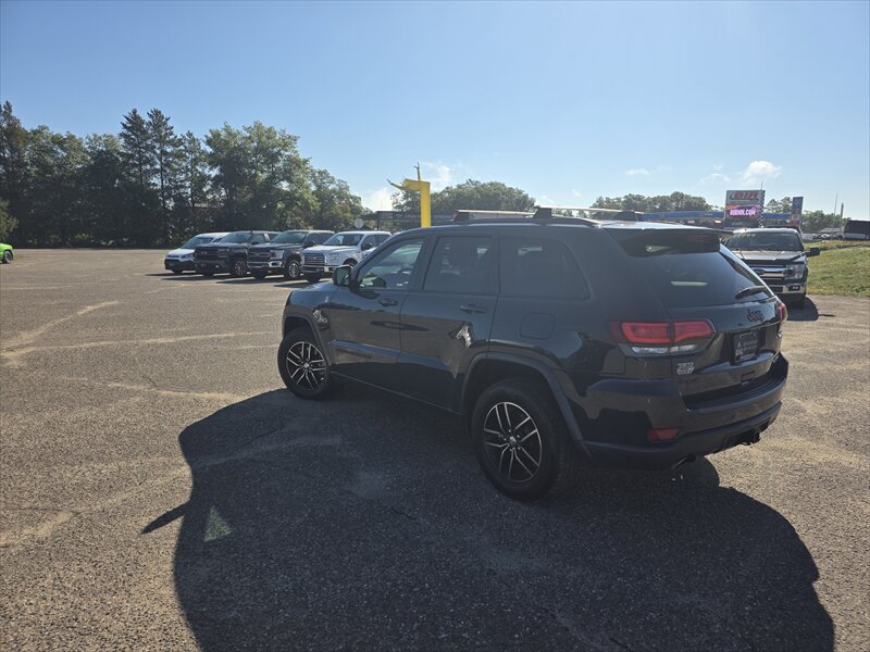 2017 Jeep Grand Cherokee Trailhawk photo 2