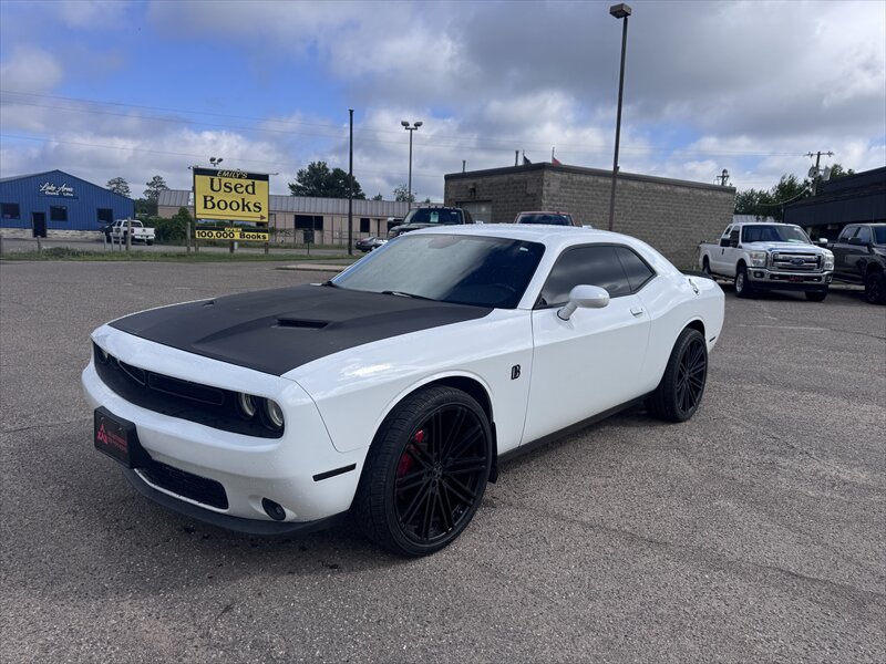 2019 Dodge Challenger SXT   - Photo 1 - Brainerd, MN 56401