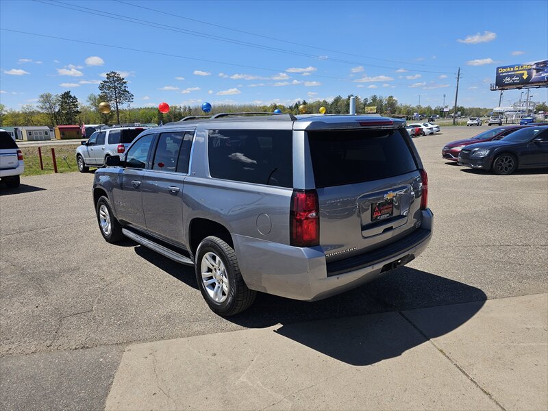 2020 Chevrolet Suburban LT - Photo 3 - Brainerd, MN 56401