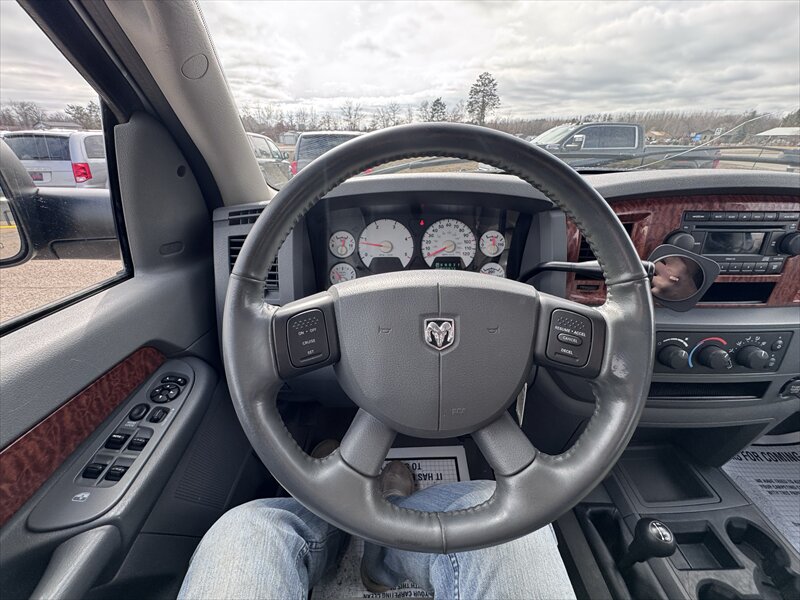 2006 Dodge Ram 2500 ST - Photo 13 - Brainerd, MN 56401