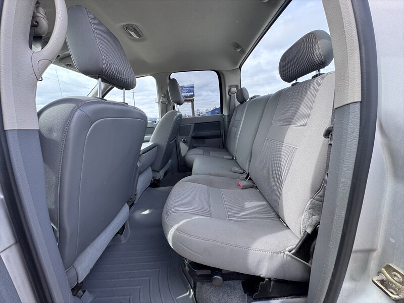 2006 Dodge Ram 2500 ST - Photo 15 - Brainerd, MN 56401