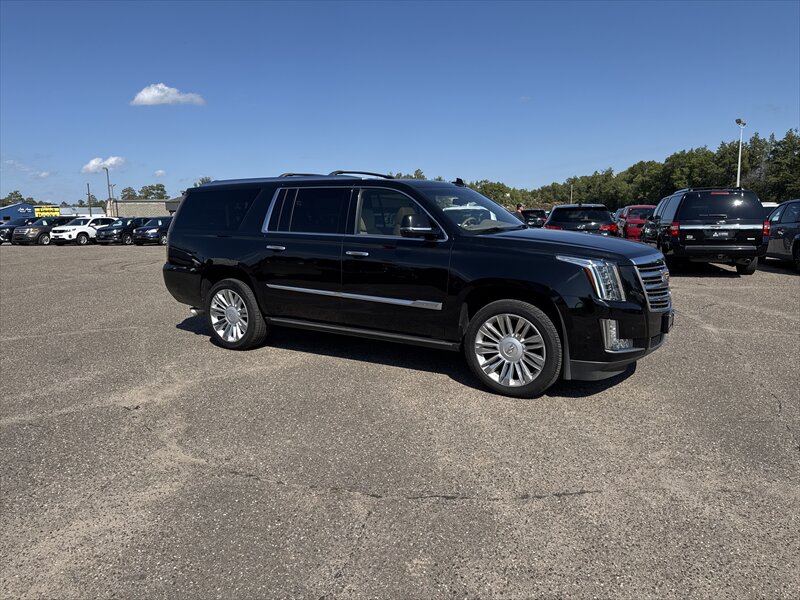 2019 Cadillac Escalade ESV Platinum   - Photo 2 - Brainerd, MN 56401