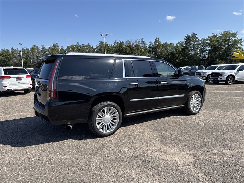 2019 Cadillac Escalade ESV Platinum   - Photo 3 - Brainerd, MN 56401