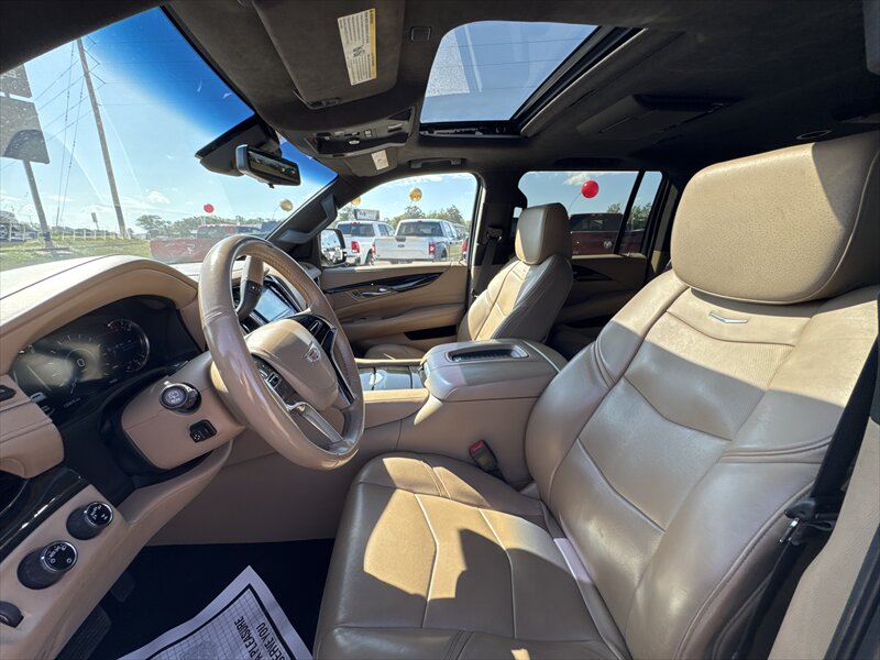 2019 Cadillac Escalade ESV Platinum   - Photo 8 - Brainerd, MN 56401