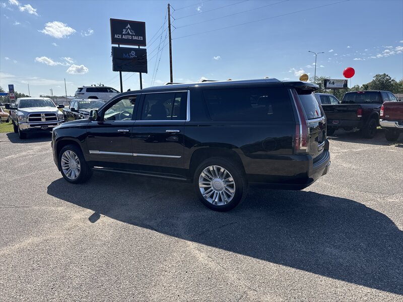 2019 Cadillac Escalade ESV Platinum   - Photo 4 - Brainerd, MN 56401