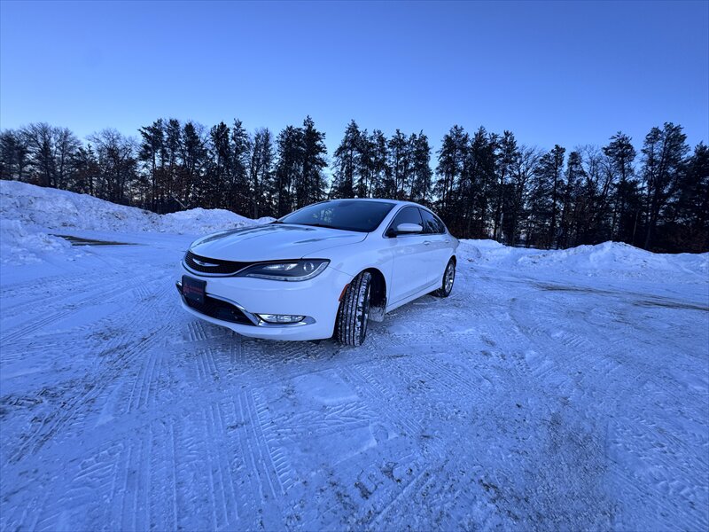 2015 Chrysler 200 C - Photo 4 - Brainerd, MN 56401
