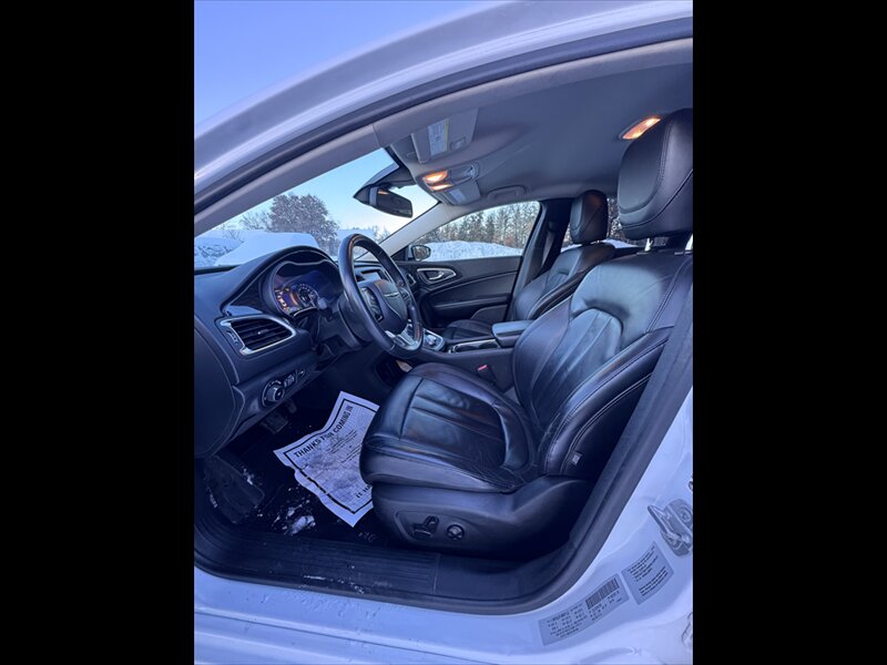 2015 Chrysler 200 C - Photo 5 - Brainerd, MN 56401