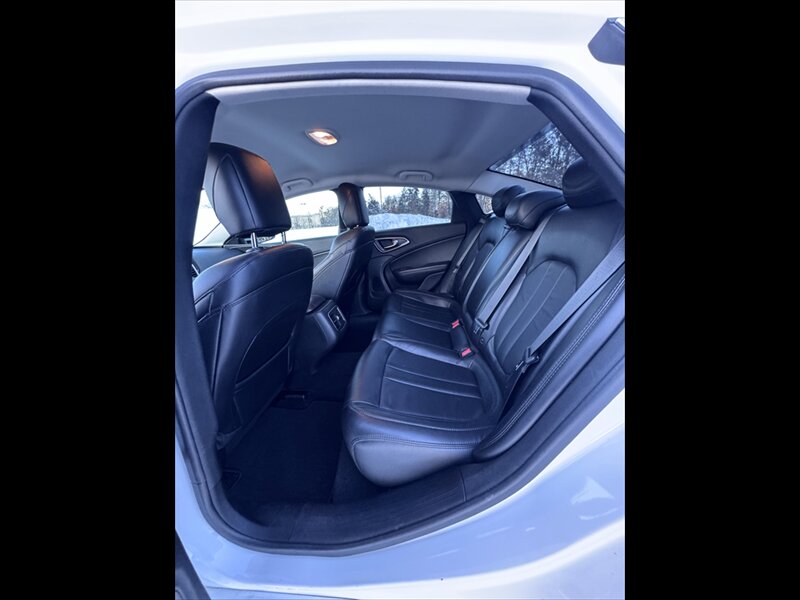 2015 Chrysler 200 C - Photo 10 - Brainerd, MN 56401