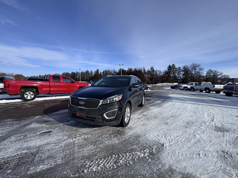 2018 Kia Sorento LX   - Photo 1 - Brainerd, MN 56401