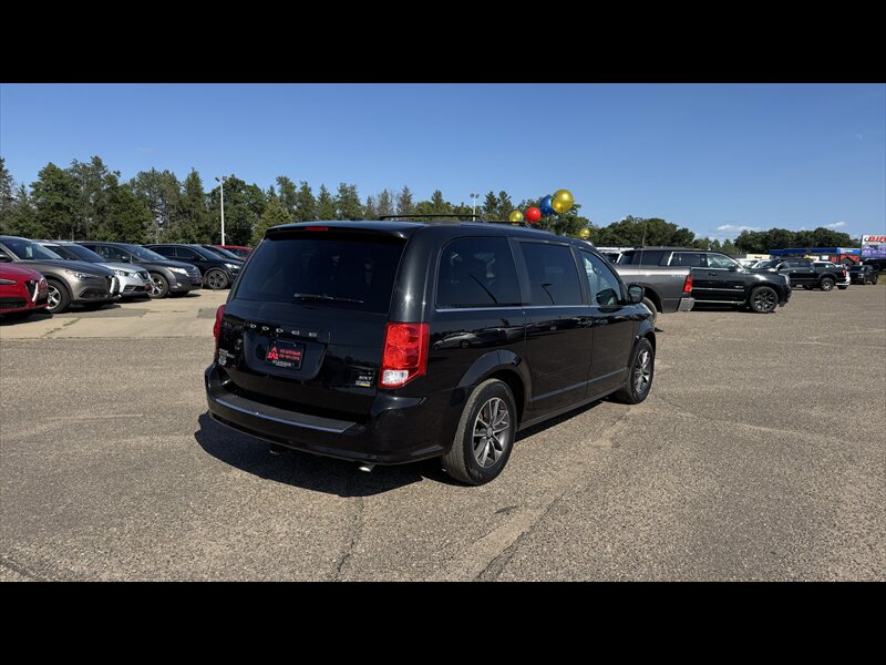 2017 Dodge Grand Caravan SXT - Photo 3 - Brainerd, MN 56401