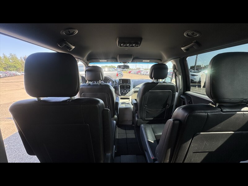 2017 Dodge Grand Caravan SXT - Photo 8 - Brainerd, MN 56401