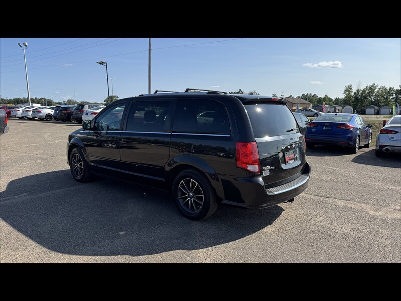 2017 Dodge Grand Caravan SXT - Photo 4 - Brainerd, MN 56401