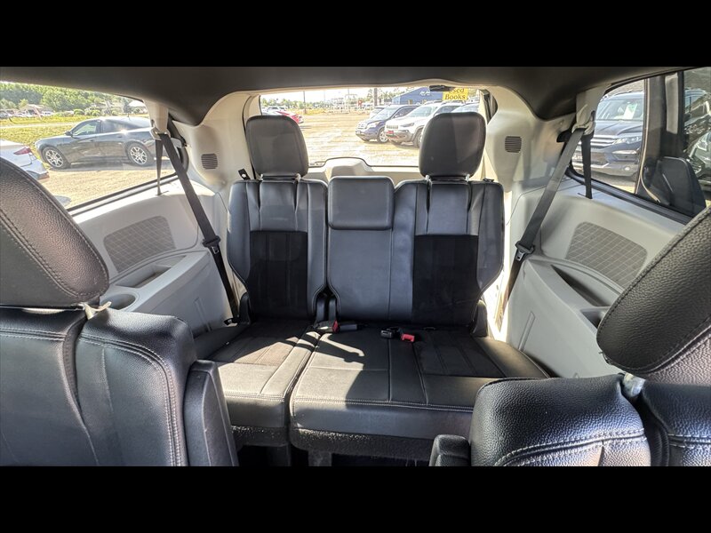 2017 Dodge Grand Caravan SXT - Photo 7 - Brainerd, MN 56401