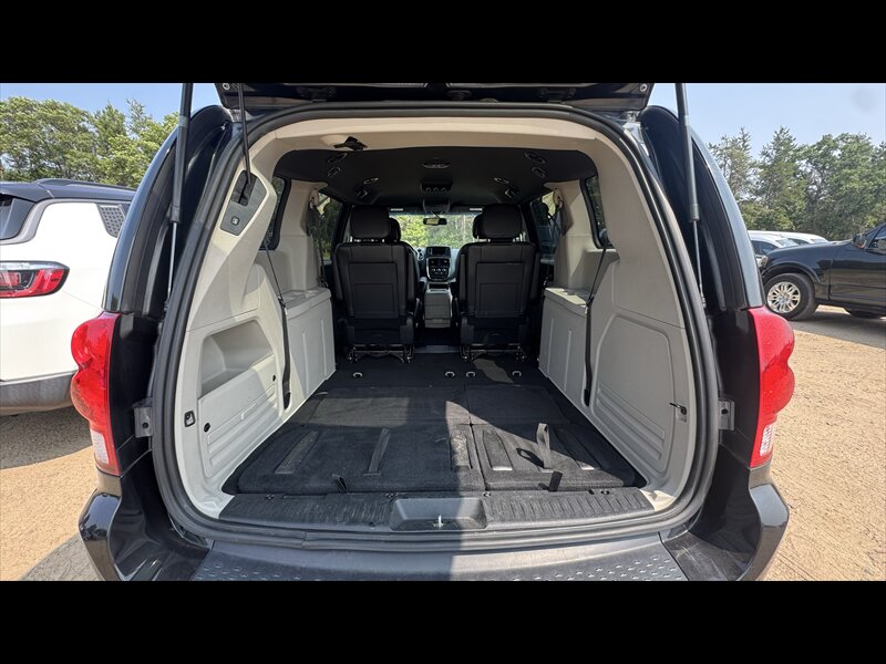 2017 Dodge Grand Caravan SXT - Photo 9 - Brainerd, MN 56401
