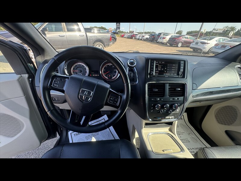 2017 Dodge Grand Caravan SXT - Photo 11 - Brainerd, MN 56401