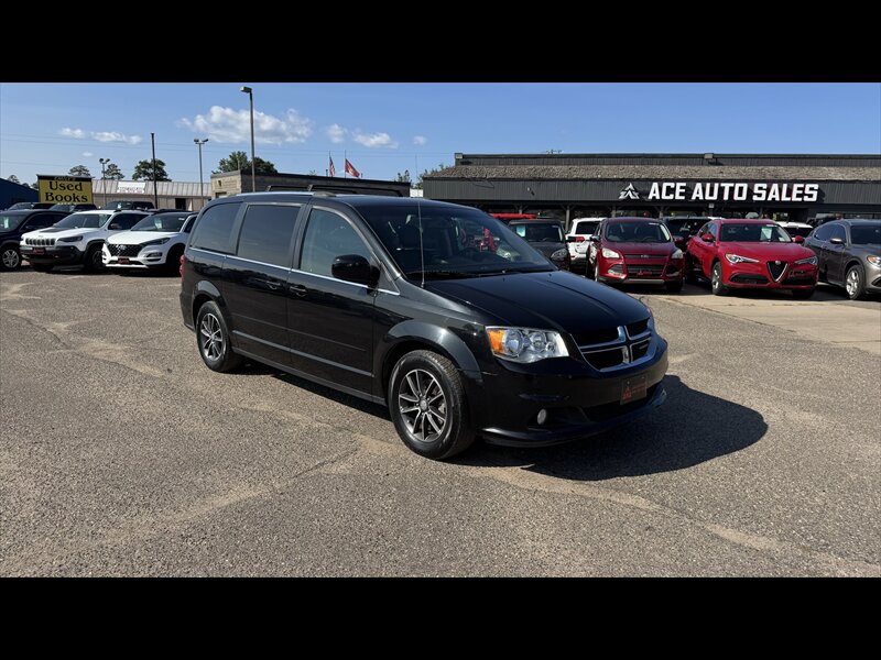 2017 Dodge Grand Caravan SXT - Photo 2 - Brainerd, MN 56401