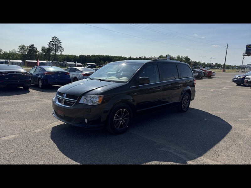2017 Dodge Grand Caravan SXT   - Photo 1 - Brainerd, MN 56401