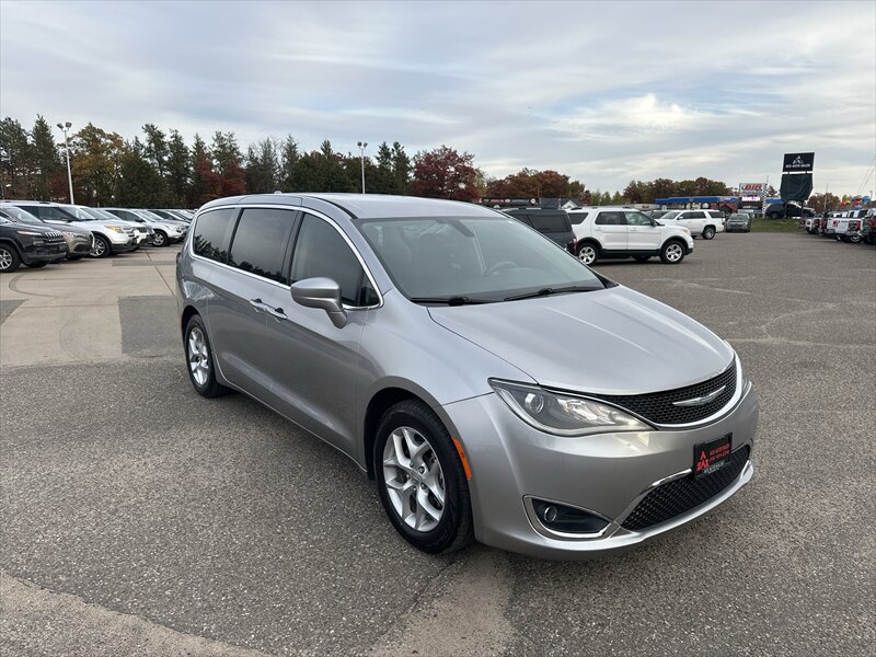 2018 Chrysler Pacifica Touring Plus   - Photo 2 - Brainerd, MN 56401